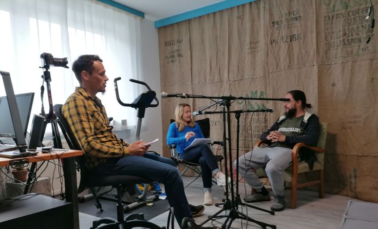 Die Gestalter der Radiosendung im Home-Studio. Foto: Thomas Zaglmeier