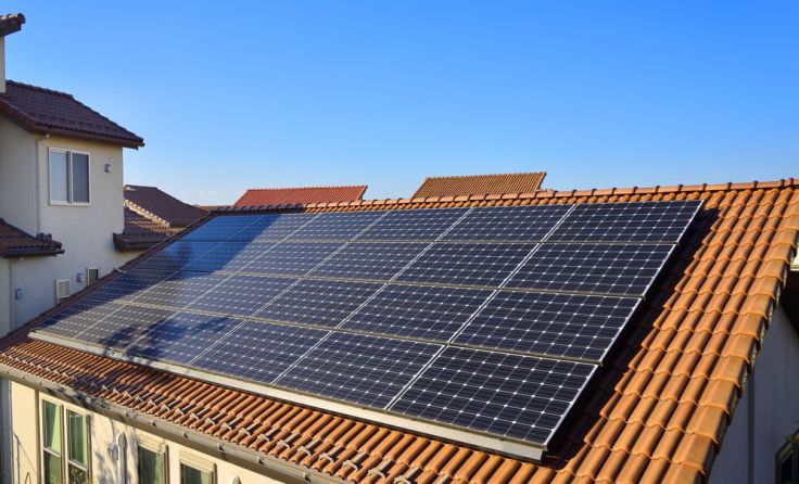 Im Bereich Photovoltaik ist die Machlandgemeinde gut aufgestellt. Foto: imagepocket/Shutterstock.com