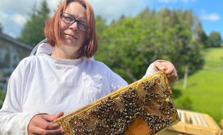 Imkerin Martina Aumayr-Hackl bietet künftig ihre Honigprodukte in Perg an. Foto: privat