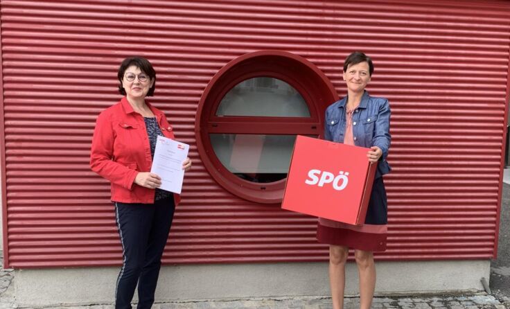 Gaby Auinger (li.) und Sabine Schatz fordern rasche frauenpolitische Maßnahmen. (Foto: mai)