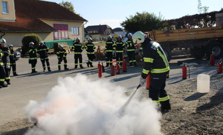 Vor der theoretischen Prüfung ging es nochmal an die Praxis. (Foto: BFKPerg/VogelsangV)