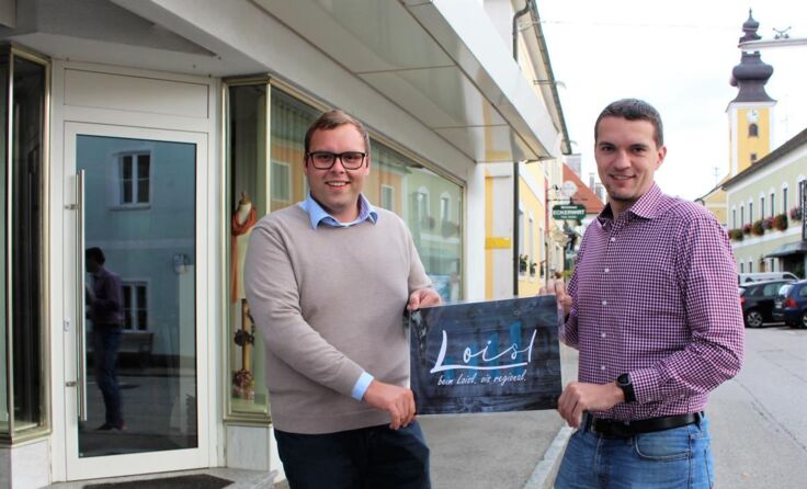 Simon Leimhofer und Gerald Loisl freuen sich auf den baldigen Wochenmarkt. (Foto: Forum Münzbach)