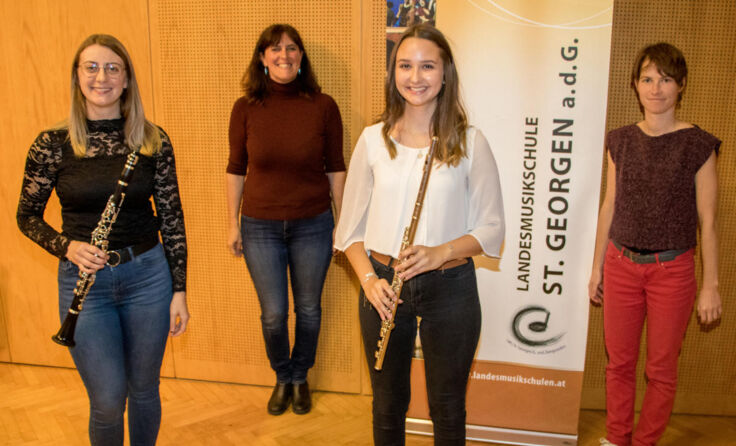 Katharina Payreder (mi) freut sich über ihre musikalische Leistung. (Foto: LMS)