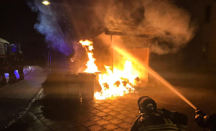Auch zu einem Containerbrand mussten die Schwertberger Kameraden ausrücken. (Foto: FF Schwertberg)