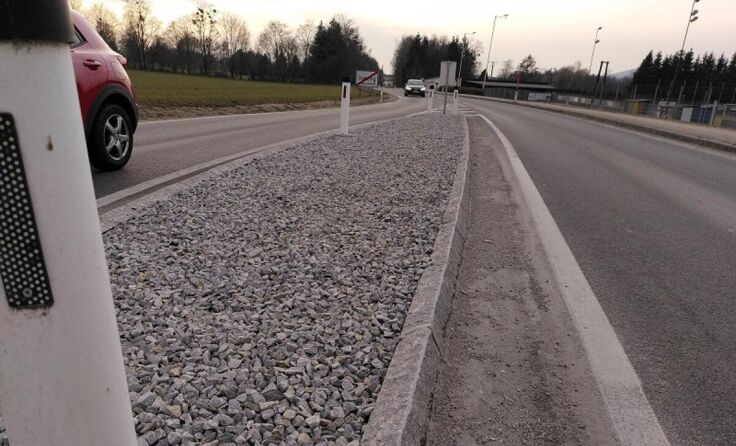 Diese Schutzinsel sorgt bei den Grünen Luftenberg für Unmut. (Foto: Renoldner)