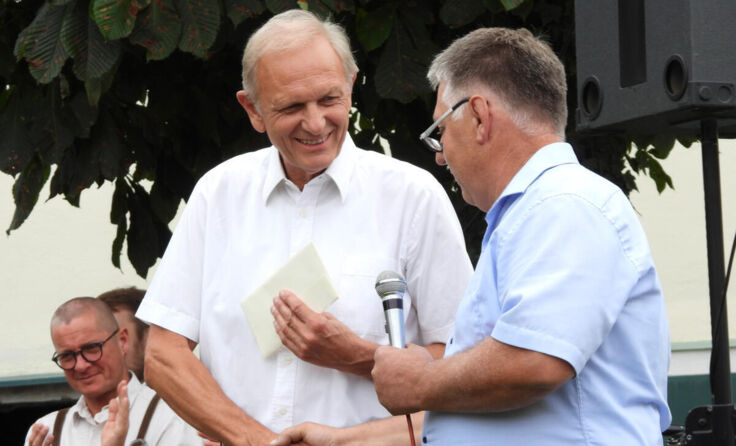 Langzeit-Kassier Alois Diwold mit Obmann Gerhard Haslinger. (Foto: Diwold)