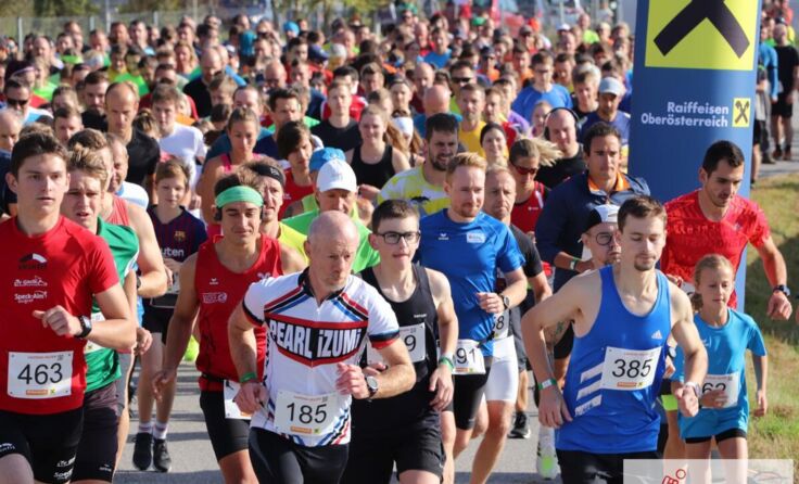 Bei traumhaft sonnigen Herbstwetter sammelten 500 Sportler Kilometer. (Foto: RK Schwertberg)