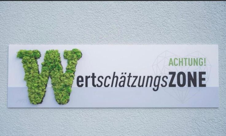 Eine Tafel wie diese markiert die Zonen der Wertschätzung. (Foto: Hinterkörner)