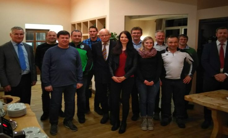 Das neu- beziehungsweise wiedergewählte Vorstandsteam der Sportunion Niederwaldkirchen.