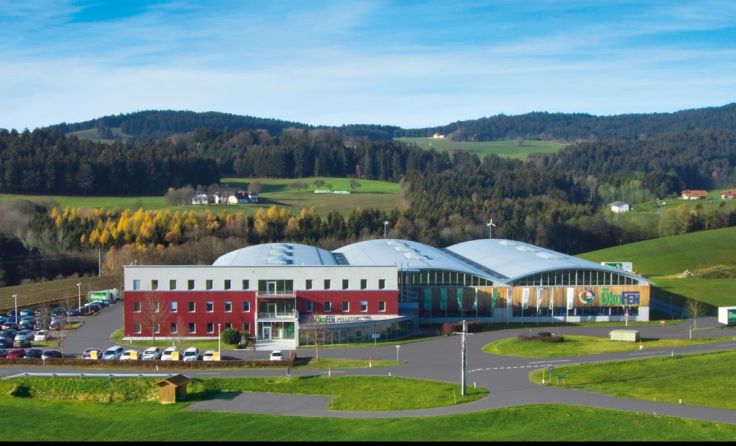 Der Standort auf der grünen Wiese ist für ÖkoFEN kein Problem. Foto: ÖkoFEN