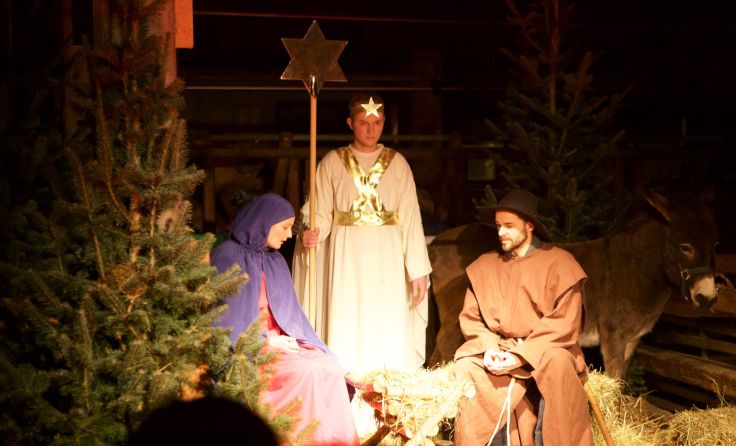 Echte Menschen, echte Tiere: das Weihnachtsspiel am Loidholdhof. Foto: Loidholdhof