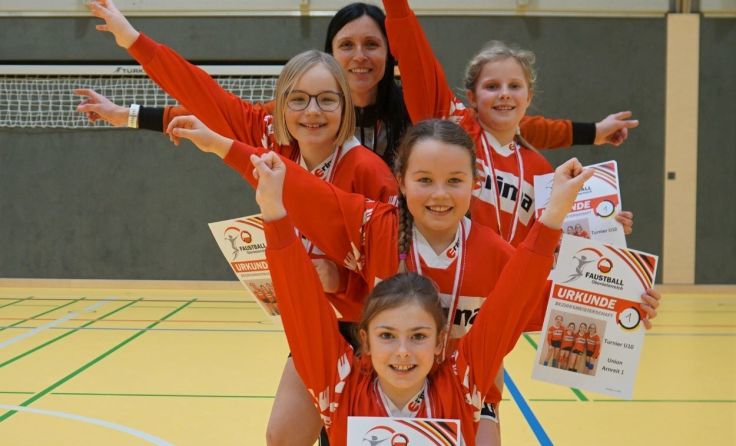 Die siegreichen Arnreiter Nachwuchsspielerinnen. Fotos: Magdalena Bauer