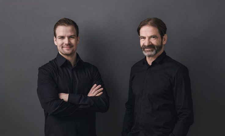 Thomas und Hermann Neuburger sind stolz auf ihre Mitarbeiter. Foto: Neuburger