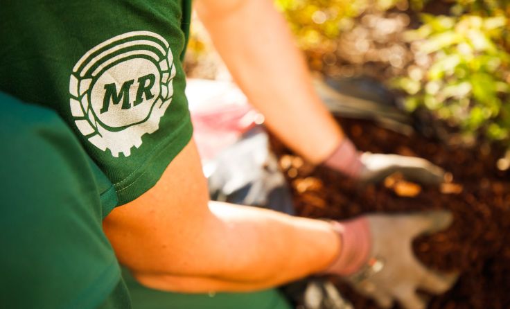 Jetzt ist die richtige Zeit, die letzten Arbeiten im Garten zu erledigen. Fotos: Maschinenring