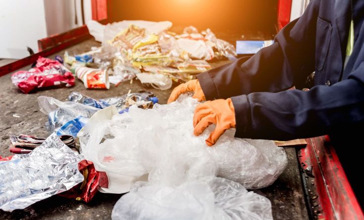 Das Thema Abfall betrifft fast jedes Unternehmen. Foto: Roman Zaiets/shutterstock.com