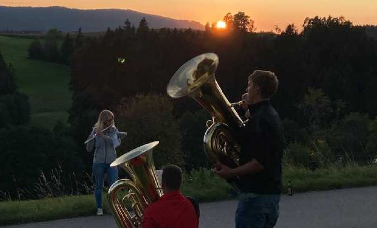 Die Neustifter Musikanten bei einer Freiluft-Probe letzten Sommer