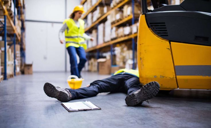 Ein Unfall in der Arbeit ist schnell passiert.(Foto: Halfpoint/shutterstock.com)