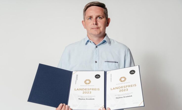 Thomas Grasböck mit seinen Auszeichnungen (Foto: Thomas Grasböck)