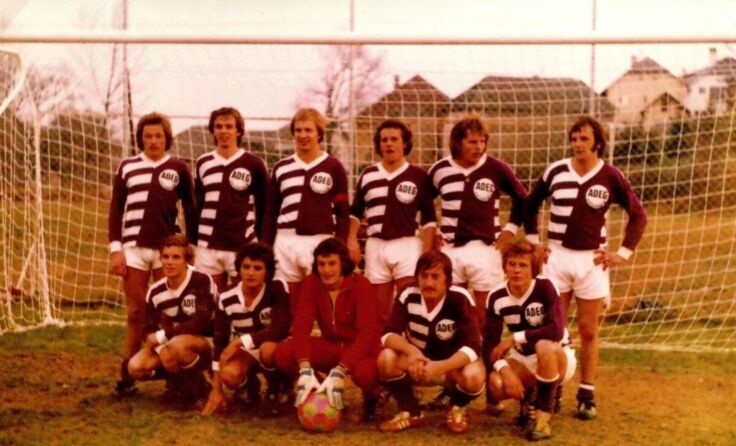 Erste Meisterschafts-Mannschaft im Jahr 1975 (Foto: Sportunion Niederwaldkirchen)