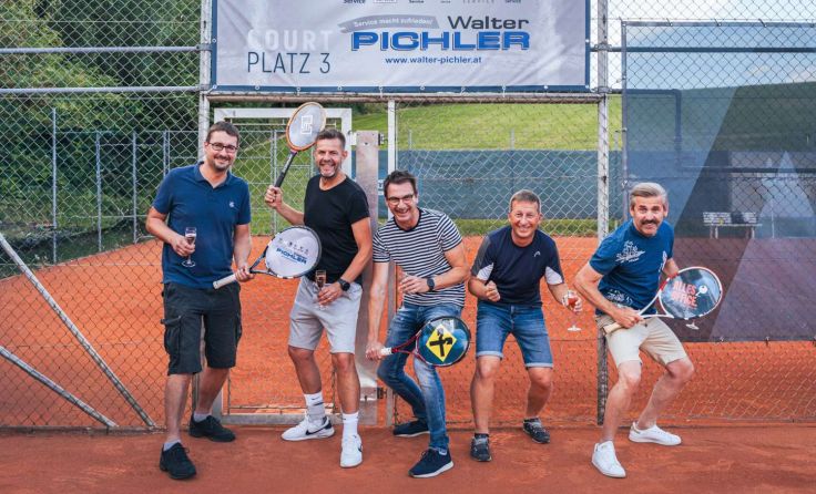 Die neuen Platzpaten für die St. Martiner Tennisplätze (Foto: Niki Hartl)