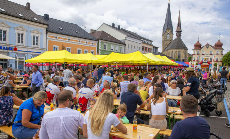 Großer Andrang beim traditionellen Knödeltisch in Bad Leonfelden (Foto: beha-pictures)