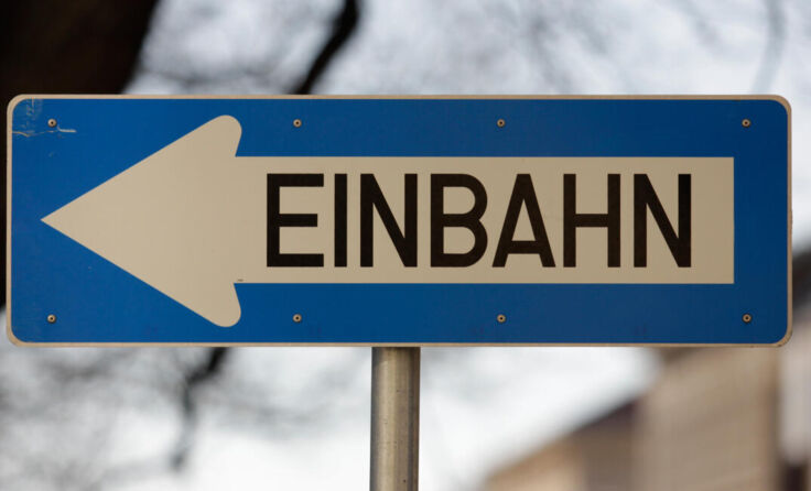 Symbolfoto einer Einbahn-Tafel (Foto: harceh/stock.adobe.com)