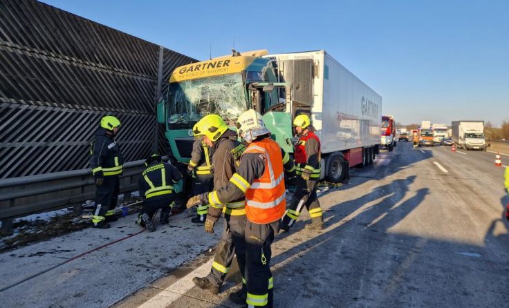  (Foto: TEAM FOTOKERSCHI.AT / FEUERWEHR STADT HAAG / FEUERWEHR STADT SANKT VALENTIN)