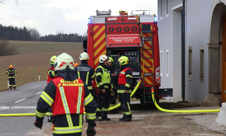 Zehn Feuerwehren waren zu dem Brand angerückt. (Foto: laumat/Matthias Lauber)