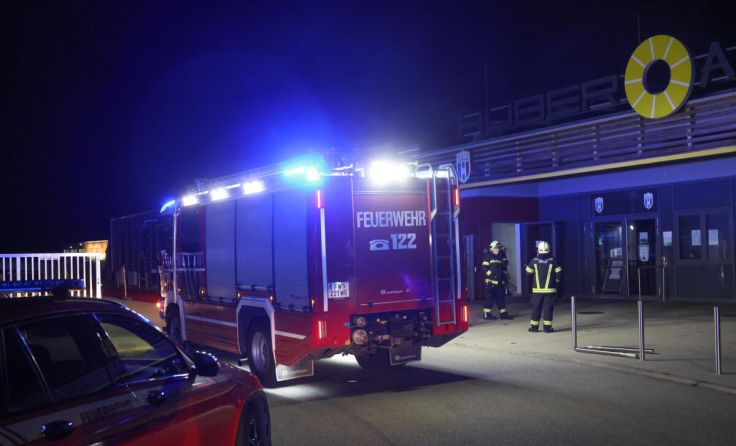 Die Feuerwehr am Einsatzort (Foto: laumat.at/Matthias Lauber)