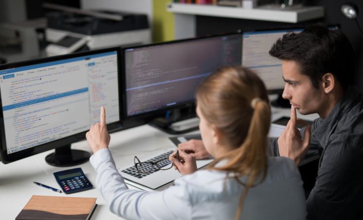 Fehlende IT-Kräfte machen der Wirtschaft zu schaffen (Foto: REDPIXEL/stock.adobe.com)