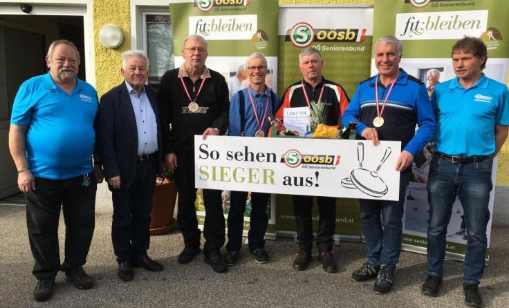 Zum Erfolg der Niederwaldkirchner gratulierte Landesobmann Josef Pühringer (2.v.l.) (Foto: privat)