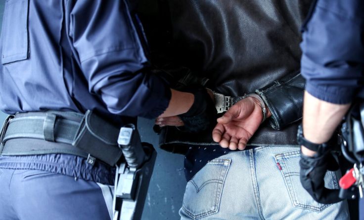 Die Ermittler spürten den Mann auf und nahmen ihn fest. (Foto: Weihbold (Symbolfoto))