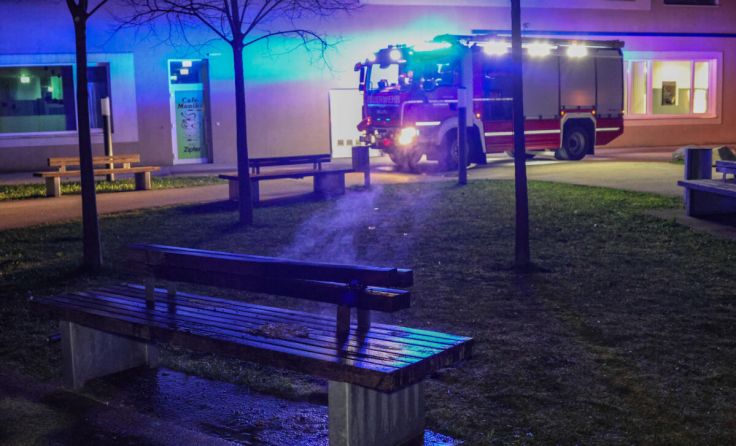 Was genau da auf der Parkbank brannte, ist nicht bekannt. (Foto: laumat.at / Matthias Lauber)