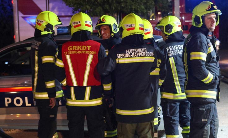 Die Feuerwehr stand ebenso im Einsatz wie Polizei und Rettung. (Foto: laumat/Matthias Lauber)
