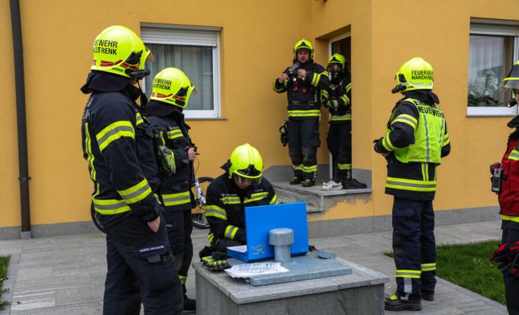 Die Feuerwehr beim Messen (Foto: laumat/Christian Schürrer)