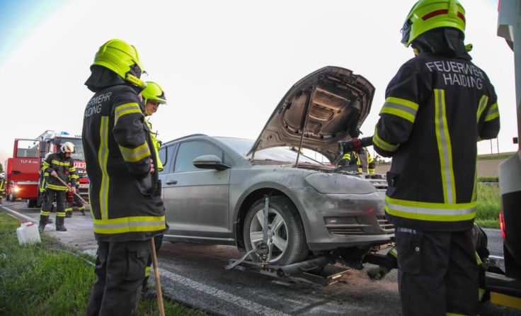 Warum das Auto zu brennen begann, ist nicht bekannt. (Foto: laumat/Christian Schürrer)