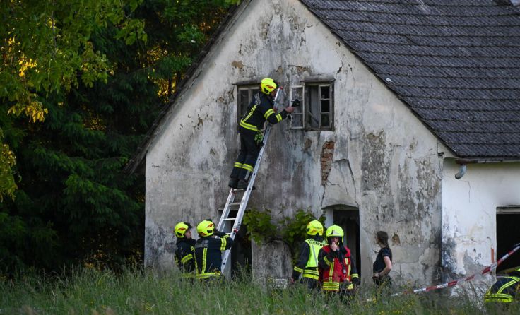 Die Feuerwehr im Einsatz (Foto: TEAM FOTOKERSCHI.AT / AMATO GABRIEL)