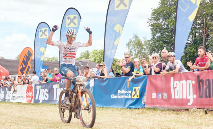 Sieger Daniel Geismayr im Ziel (Foto: Mathias Lauringer/soulspacestudios.at)