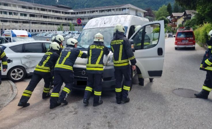 Die Feuerwehr räumte die Unfallstelle. (Foto: www.ff-badischl.at)