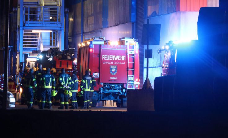 Die Feuerwehr am Einsatzort (Foto: laumat/Matthias Lauber)
