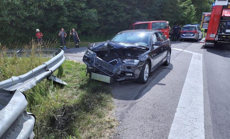 Das Auto wurde schwer beschädigt. (Foto: FF Putzleinsdorf)