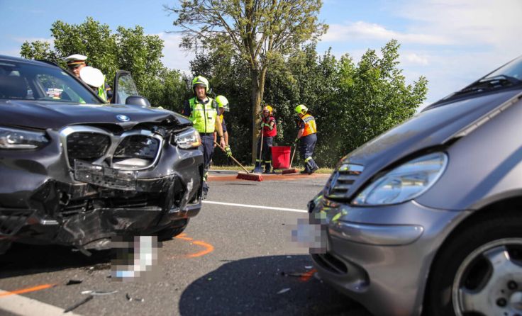 Ein Kleintransporter und zwei Autos waren in den Unfall verwickelt. (Foto: laumat/Matthias Lauber)