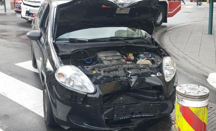 Das Auto wurde schwer beschädigt. (Foto: www.ff-badischl.at)