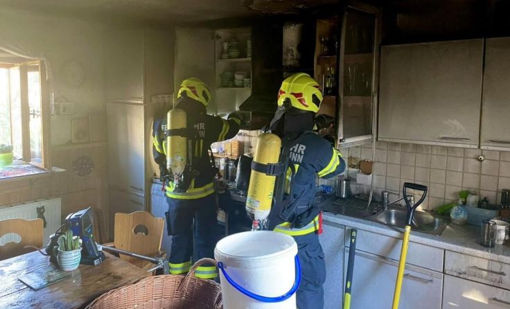 Das Feuer in der Küche war schnell gelöscht. (Foto: Alexander Steinhögl/ FF Braunau)