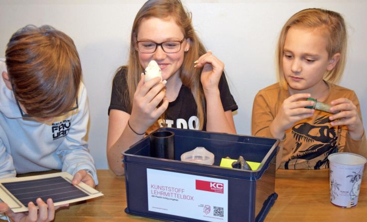 Die Lehrmittelbox vermittelt Kindern wertvolles Wissen über Kunststoff. (Foto: Reisenberger)