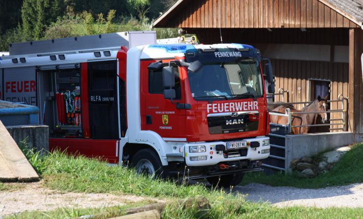 Die Feuerwehr an der Einsatzstelle (Foto: laumat/Matthias Lauber)