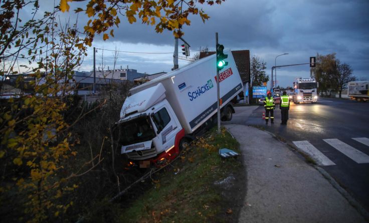 Lastwagen auf Abwegen (Foto: laumat/Christian Schürrer)