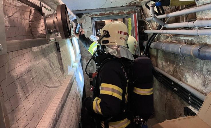 Feuerwehrleute bei den Messungen (Foto: FF Ottnang)