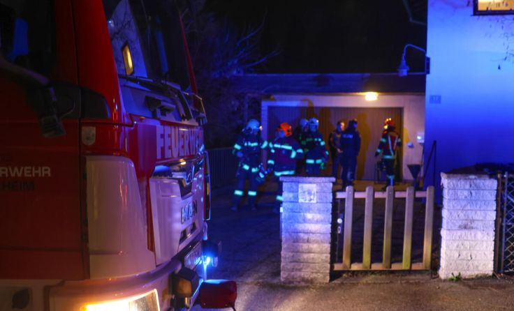 Brandverdacht in einem Haus in Thalheim bei Wels (Foto: laumat/Matthias Lauber)