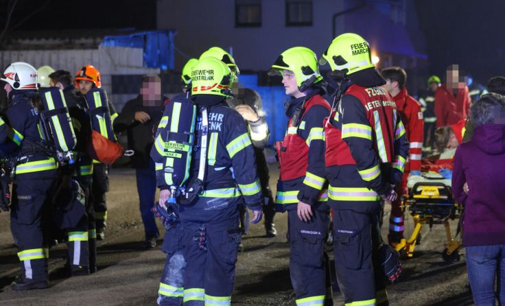 Feuerwehrleute am EInsatzort (Foto: laumat/Matthias Lauber)
